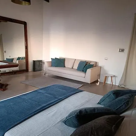 Ossuna Seaview Door טראפאני