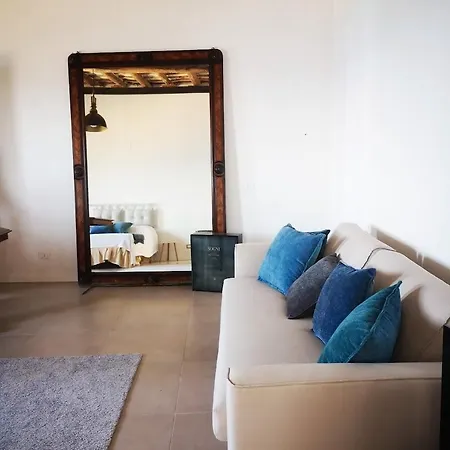 Ossuna Seaview Door טראפאני