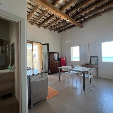 Ossuna Seaview Door * Τραπάνι