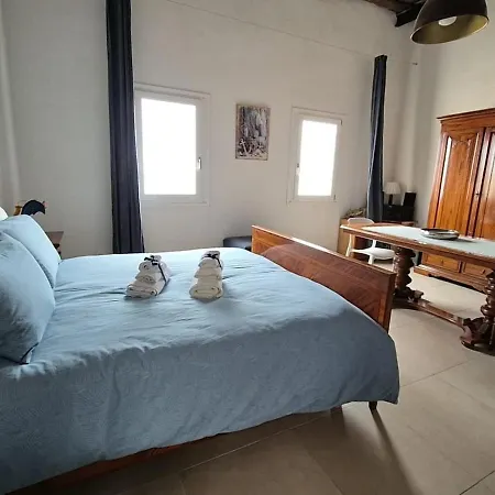 Ossuna Seaview Door Τραπάνι