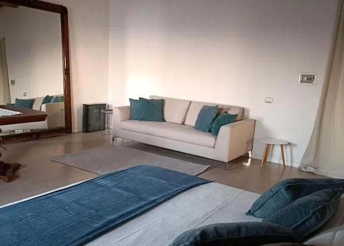 Ossuna Seaview Door Τραπάνι